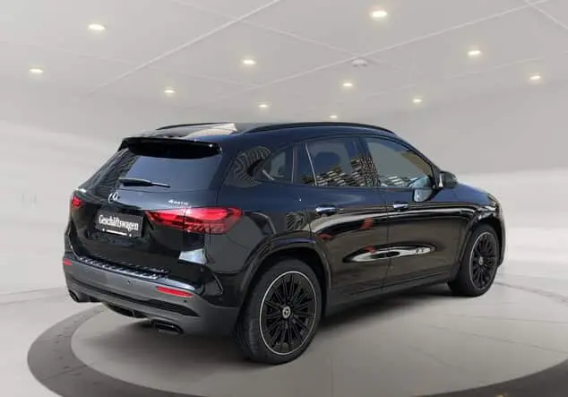 Angebotsdetails Mercedes-Benz GLA 220 d 4MATIC ++sofort verfügbar++ Metalliclack kosmosschwarz