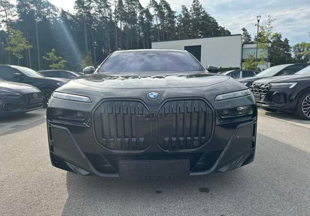 Angebotsdetails BMW 7er BMW 740d 220 kW (299 PS) 8-Gang Steptronic xDrive Saphirschwarz metallic