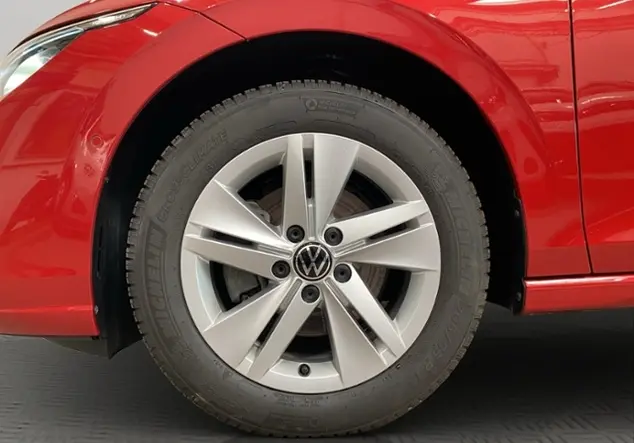 Angebotsdetails Volkswagen Golf VIII 1.5 eTSI Life / RFK Rot (Kings Red Metallic)