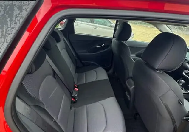 Angebotsdetails Hyundai i30 Kombi Hyundai Wagon Family 1.5 T-GDI MHEV 103 kW (140 PS) 7-Gang-DSG Frontantrieb Engine Red