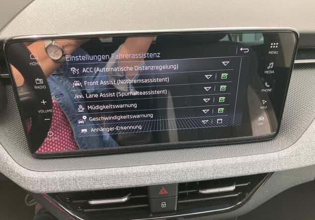Angebotsdetails Skoda Kamiq Drive 1.0TSI DSG.MATRIX.NAVI.ViCo+.KAM.AHK.ASSIST.KESSY.SignA.WIRELESS.WSS-HEIZ. Black-Magic Perleffekt
