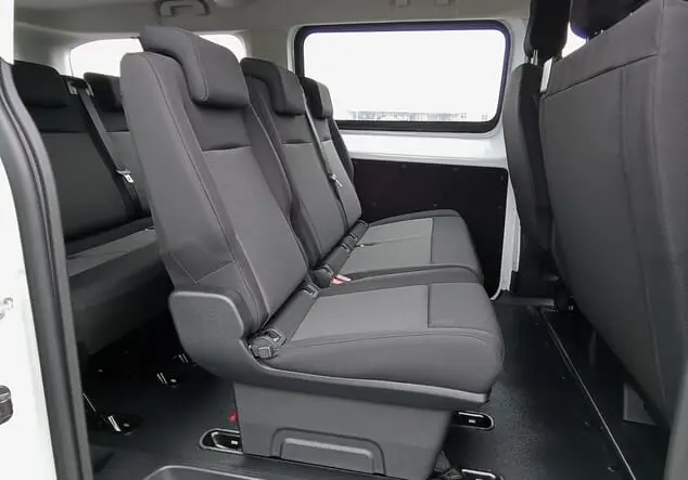 Angebotsdetails Opel Vivaro Opel Vivaro Kombi 9-Sitzer Lang 2.0 BlueHDi 180 130 kW (177 PS) 8-Gang Automatikgetriebe Arktis Weiß