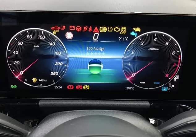 Angebotsdetails Mercedes-Benz GLA 220 4MATIC ++sofort verfügbar++ Metalliclack kosmosschwarz