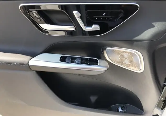 Angebotsdetails Mercedes-Benz GLC 300 d 4MATIC ++sofort verfügbar++ Weiß manufaktur lack manufaktur opalithweiß bright