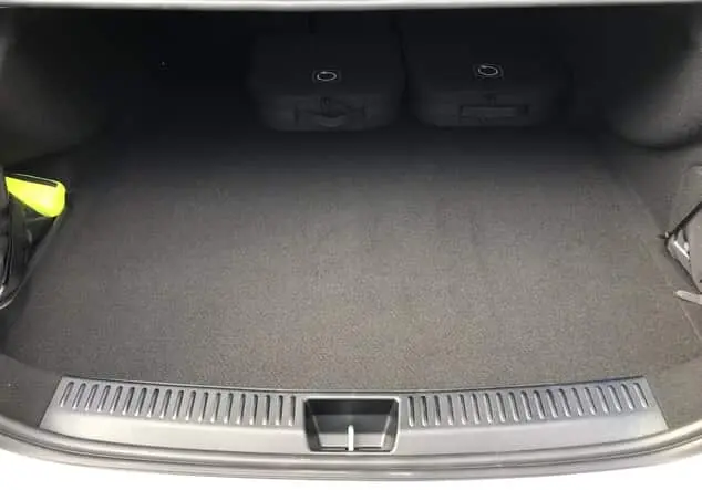 Angebotsdetails Mercedes-Benz E 300 e 4MATIC Limousine mit EQ Hybrid ++sofort verfügbar++ Manufaktur lack manufaktur opalithweiß bright