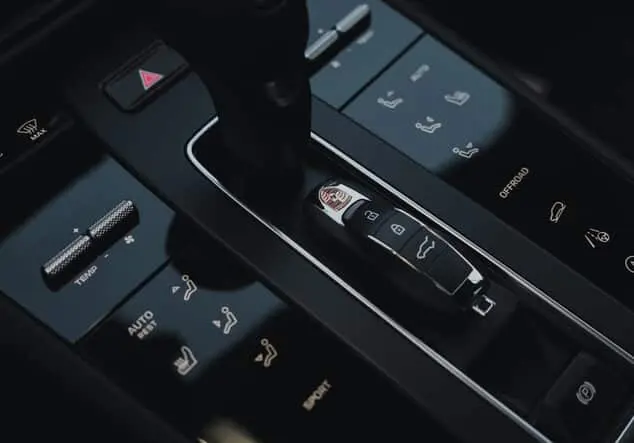 Angebotsdetails Porsche Macan 265 PS, Lederpaket, Automatik, Navi, Rückfahrkamera vulkangraumetallic