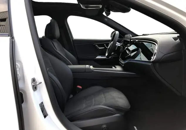 Angebotsdetails Mercedes-Benz E 300 e 4MATIC Limousine mit EQ Hybrid ++sofort verfügbar++ Manufaktur lack manufaktur opalithweiß bright