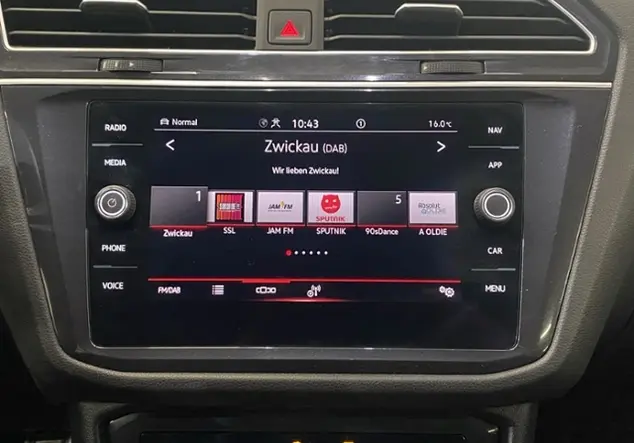 Angebotsdetails Volkswagen Tiguan Allspace 1.5 TSI Move / 7-Sitzer Grau (Platium Grey Metallic)