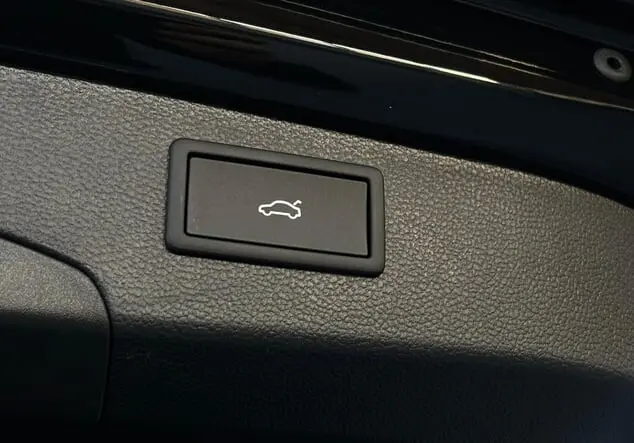 Angebotsdetails Volkswagen Passat 2,0 TDI SCR R-Line Grenadillschwarz Metallic