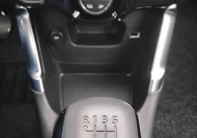 Angebotsdetails Citroen C3 Aircross PureTech 110 S&S Plus Stahl-Grau