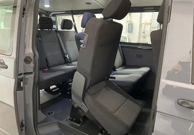 Angebotsdetails Volkswagen T6.1 Kombi 2.0 TDI LR / 9-Sitzer Grau (Pure Grey)