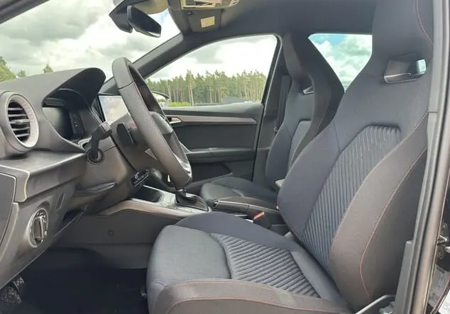 Angebotsdetails Seat Arona Seat Arona FR Black Edition 1.5 TSI 110 kW (150 PS) 7-Gang-DSG Midnight Schwarz Metallic