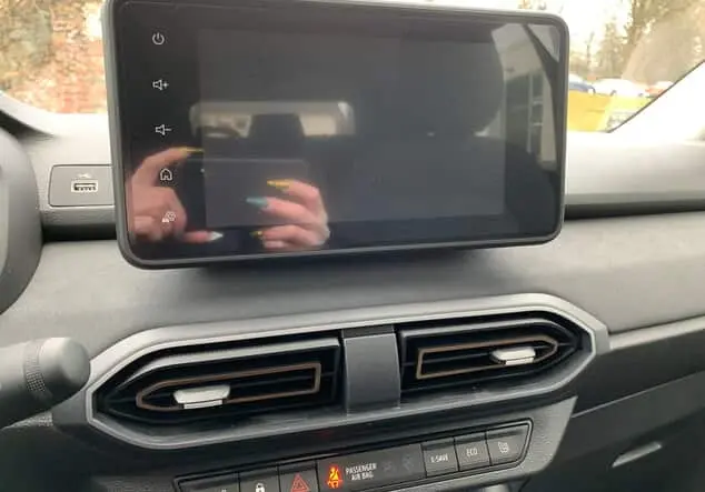 Angebotsdetails Dacia Jogger Extreme+ HYBRID 140 Zedern-Grün