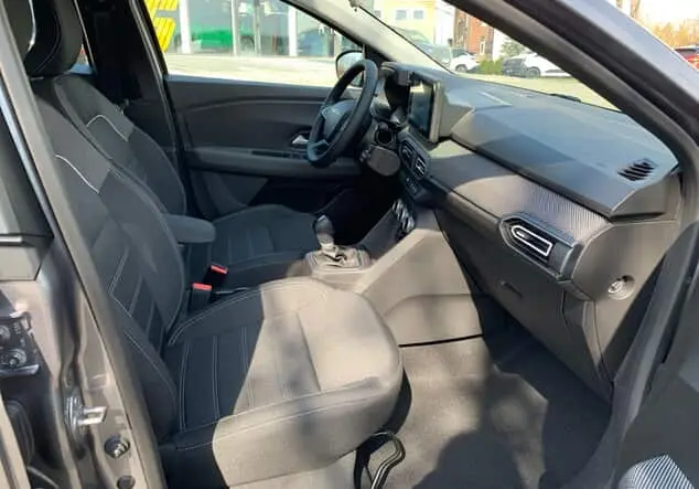 Angebotsdetails Dacia Sandero Journey TCe 90 Automatik Grau