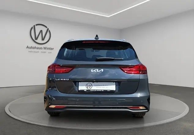 Angebotsdetails Kia Ceed Sportswagon 1,5 T-GDI Vision Komf. Kli Grau ((H8G) DARK PENTA METAL M)