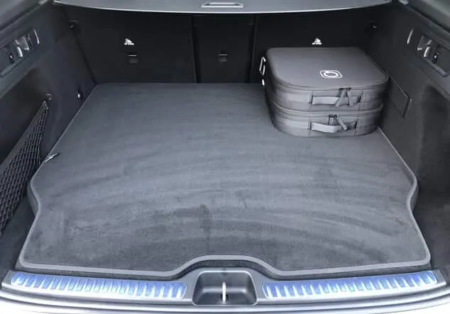 Angebotsdetails Mercedes-Benz GLC 300 e 4MATIC mit EQ Hybrid ++sofort verfügbar++ Manufaktur lack manufaktur alpingrau uni