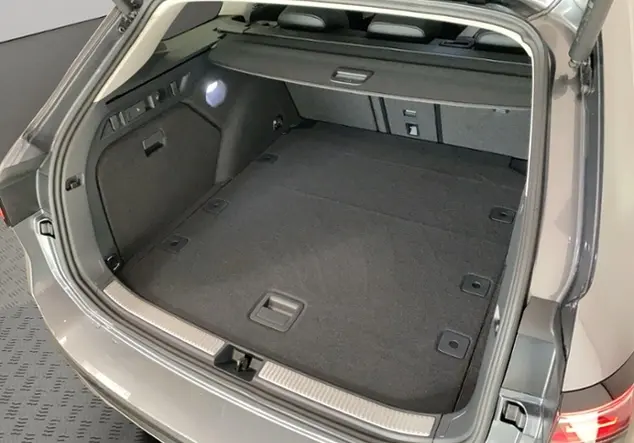 Angebotsdetails Volkswagen Passat Variant B9 2.0 TDI Elegance KLIMA Grau (Diabasgrau Metallic)
