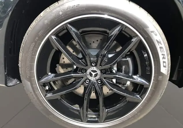 Angebotsdetails Mercedes-Benz GLE 450 4MATIC ++verfügbar ab 27.09.25++ grün metallic smaragdgrün
