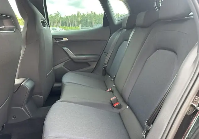 Angebotsdetails Seat Arona Seat Arona FR Black Edition 1.5 TSI 110 kW (150 PS) 7-Gang-DSG Midnight Schwarz Metallic
