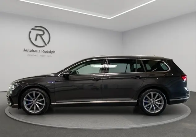 Angebotsdetails Volkswagen Passat Variant GTE 1.4 TSI / Grau (Mangangrau Metallic)