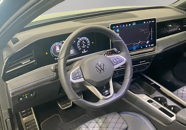 Angebotsdetails Volkswagen Passat Variant B9 1.5 eHybrid R-Line 'Black Schwarz (Grenadillschwarz Metallic)