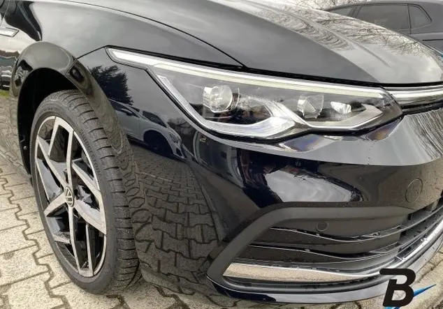 Angebotsdetails Volkswagen Golf VIII Variant 2.0 TDI Style LED-Plus+AHK Schwarz