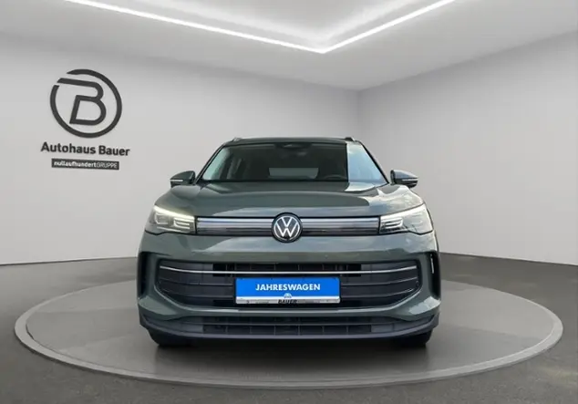 Angebotsdetails Volkswagen Tiguan 2.0TDI Life RfK HeadUp GrÃ¼n (Cipressino-GrÃ¼n Metallic)