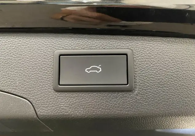 Angebotsdetails Volkswagen Passat Variant B9 1.5 TSI eHybrid Business / Schwarz (Grenadillschwarz Metallic)