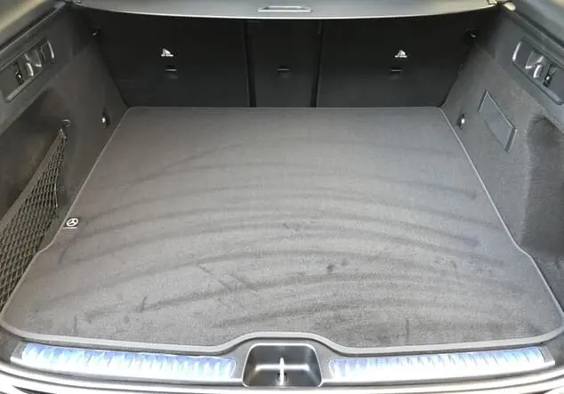 Angebotsdetails Mercedes-Benz GLC 300 4MATIC ++sofort verfügbar++ Metalliclack obsidianschwarz