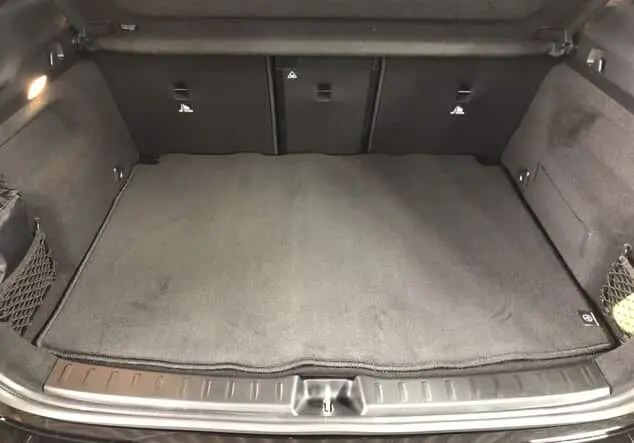 Angebotsdetails Mercedes-Benz GLA 220 4MATIC ++sofort verfügbar++ Metalliclack kosmosschwarz