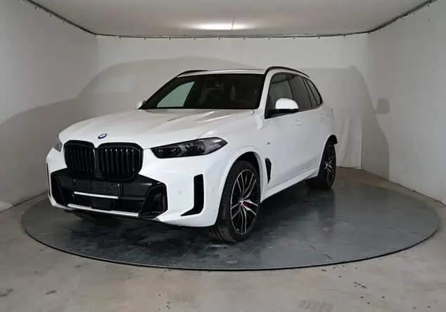 Angebotsdetails BMW X5 BMW X5 40d 259 kW (352 PS) 8-Gang Steptronic xDrive Mineralweiß metallic