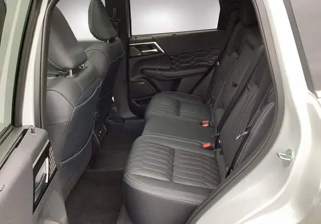 Angebotsdetails Mitsubishi Outlander Plug-in Hybrid TOP 2,4l Titan-Weiss/Panther-Schwarz (Schwarz)