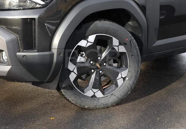 Angebotsdetails Dacia Duster Extreme HYBRID 140 KLIMA BT Perlmutt-Schwarz (Schwarz)