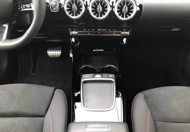Angebotsdetails Mercedes-Benz A-Klasse 180 ++sofort verfügbar++ Metalliclack hightechsilber