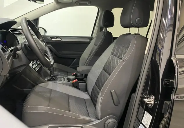 Angebotsdetails Volkswagen Touran 1.5 TSI Active KLIMA NAVI ALU Schwarz (Deep Black Perleffekt)