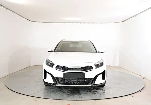 Angebotsdetails Kia XCeed Kia Xceed MY26 1.0 T-GDI MHEV 85 kW (115 PS) 7-Gang-DCT Deluxeweiß Metallic