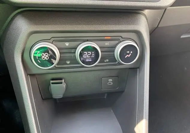 Angebotsdetails Dacia Sandero Journey TCe 90 Automatik Grau