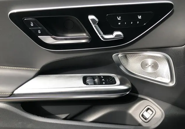 Angebotsdetails Mercedes-Benz Schwarzlack obsidianschwarz