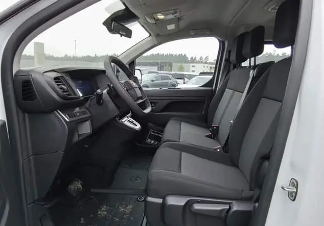 Angebotsdetails Opel Vivaro Opel Vivaro Kombi 9-Sitzer Lang 2.0 BlueHDi 180 130 kW (177 PS) 8-Gang Automatikgetriebe Arktis Weiß