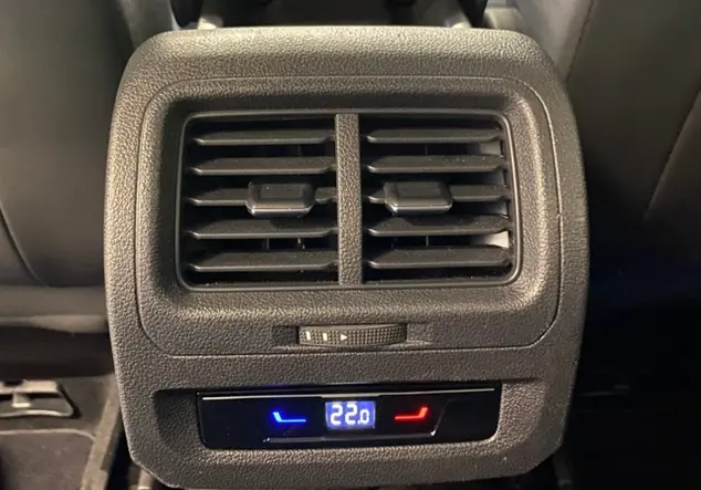 Angebotsdetails Volkswagen Touran 1.5 TSI Active KLIMA NAVI ALU Schwarz (Deep Black Perleffekt)