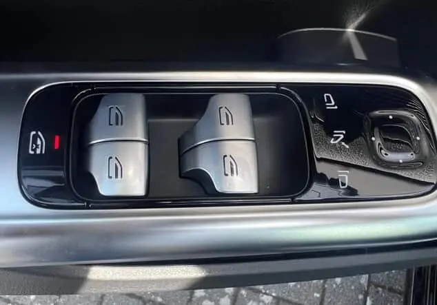 Angebotsdetails Mercedes-Benz C-Klasse C 180 T-Modell AVANTGARDE, Automatikgetriebe 9G-Tronic, aktiver Abstandsassistent, Klimaautomatik, SHZ, Schwarz