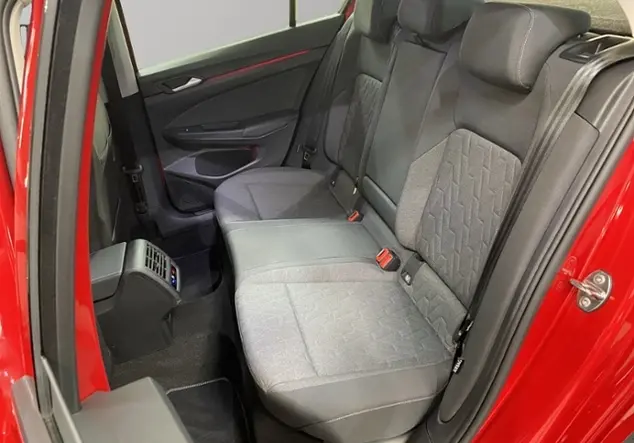 Angebotsdetails Volkswagen Golf VIII 1.5 eTSI Life / RFK Rot (Kings Red Metallic)