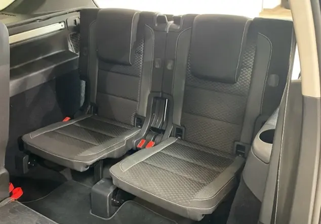 Angebotsdetails Volkswagen Touran 2.0 TDI Active / Grau (Delfingrau Metallic)