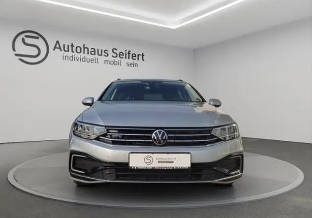 Angebotsdetails Volkswagen Passat Variant GTE 1.4 TSI Silber (Scale Silver Metallic)