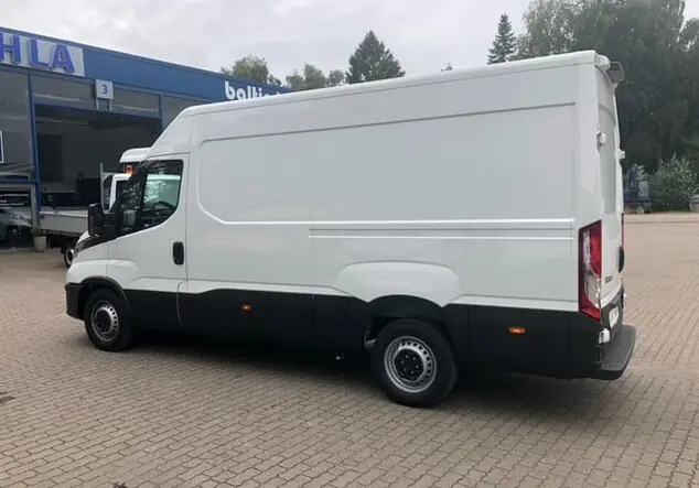 Angebotsdetails Iveco Daily Rückfahrkamera Ladungssicherung Weiß