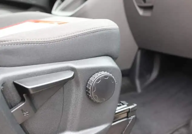 Angebotsdetails Ford Tourneo Custom Kombi 2.0 EcoBlue mHEV Chroma-Blau Metallic