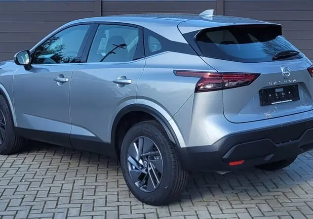 Angebotsdetails Nissan Qashqai DIG-T Mild Hybrid Acenta X-Tronic weiß metallic / grau metallic