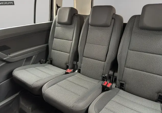 Angebotsdetails Volkswagen Touran 1.5TSI DSGR-Line RfK Schwarz (Grenadillschwarz Metallic)