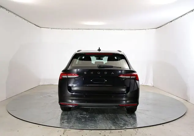 Angebotsdetails Skoda Octavia Combi Skoda Octavia Combi Essence 1.5 TSI 85 kW (116 PS) 7-Gang-DSG Black Magic Perleffekt