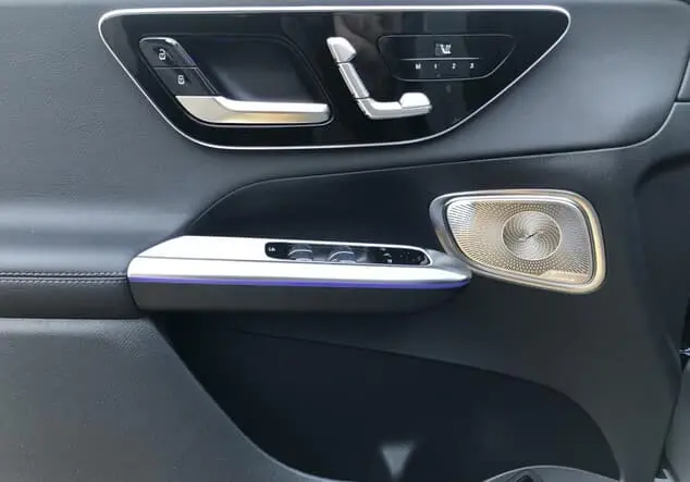 Angebotsdetails Mercedes-Benz GLC 300 e 4MATIC mit EQ Hybrid ++sofort verfügbar++ Manufaktur lack manufaktur alpingrau uni